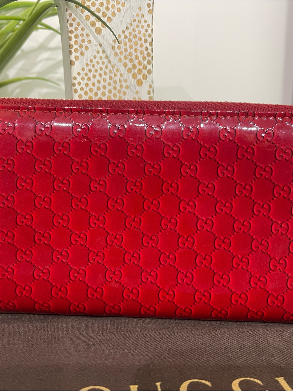 Gucci Red Patent Leather Wallet with Gold Heart Charm - Picture 2 of 6